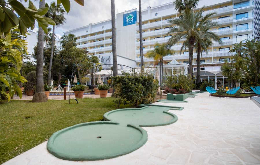 instalaciones jardines hotel bahia de alcudia