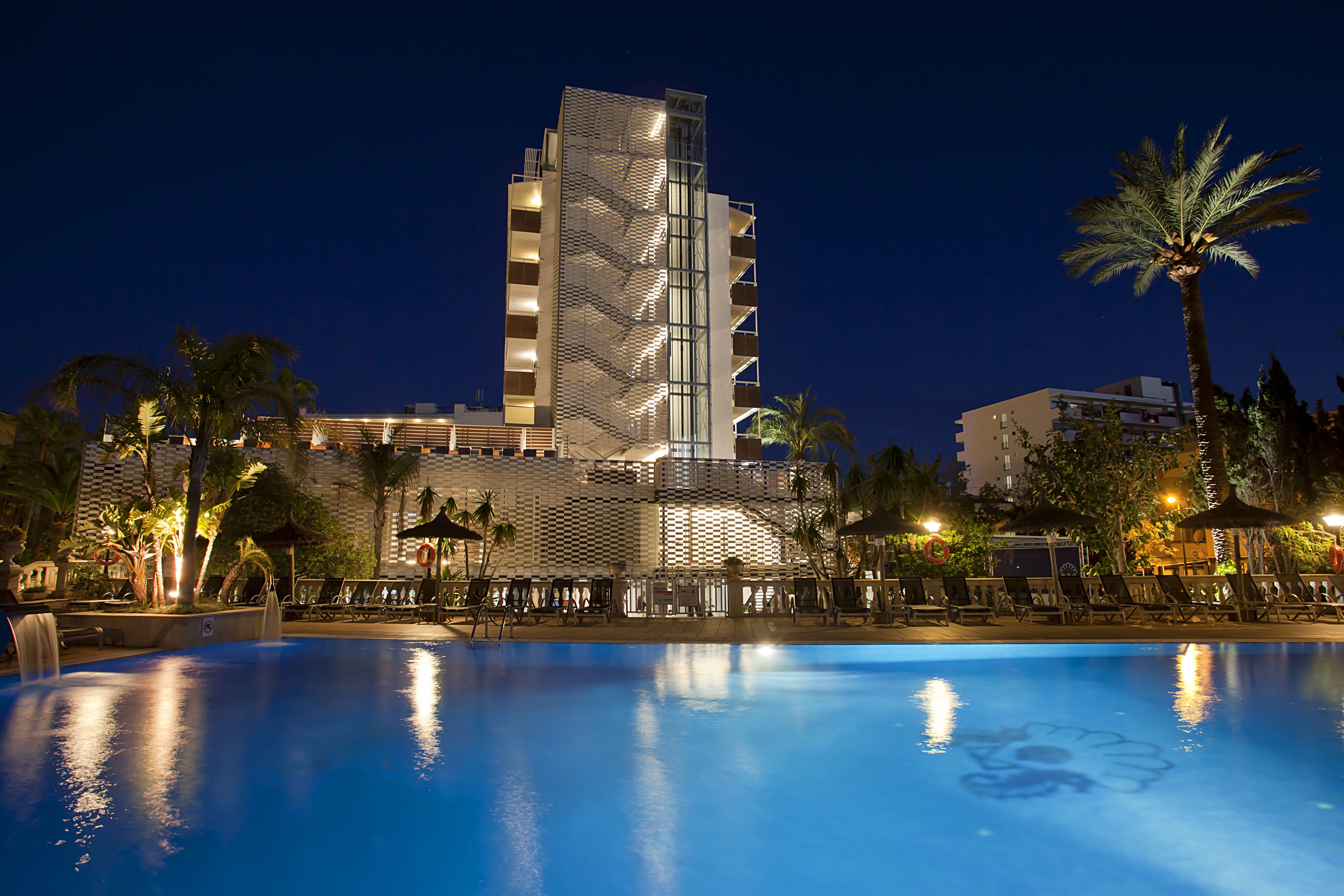 instalaciones piscina hotel bahia de alcudia