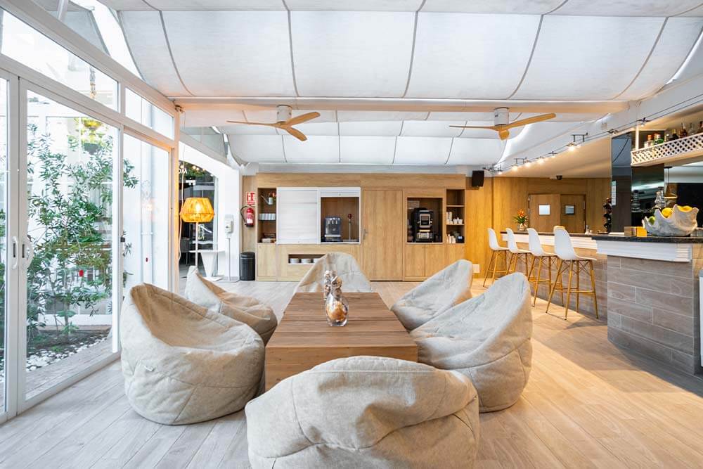 bar salon hotel bahia de alcudia