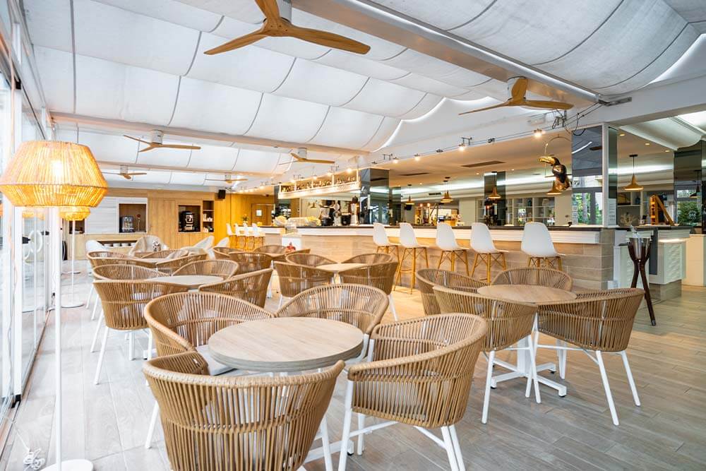 bar salon instalaciones hotel bahia de alcudia