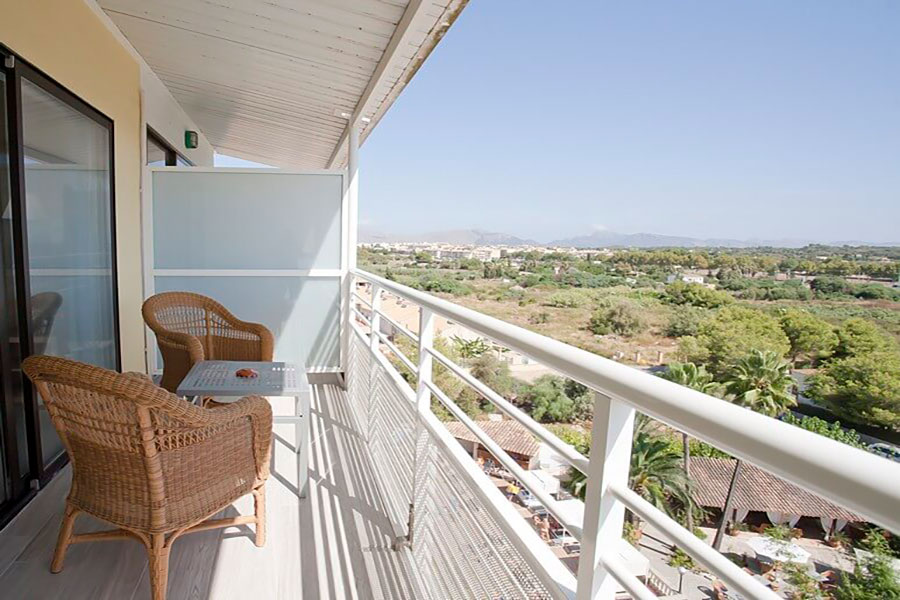 book your junior suite with mountain views in hotel bahia de alcudia