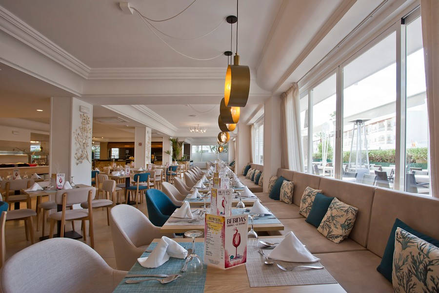 lounge bar bahia de alcudia hotel & Spa lounge bar bahia de alcudia hotel & Spa