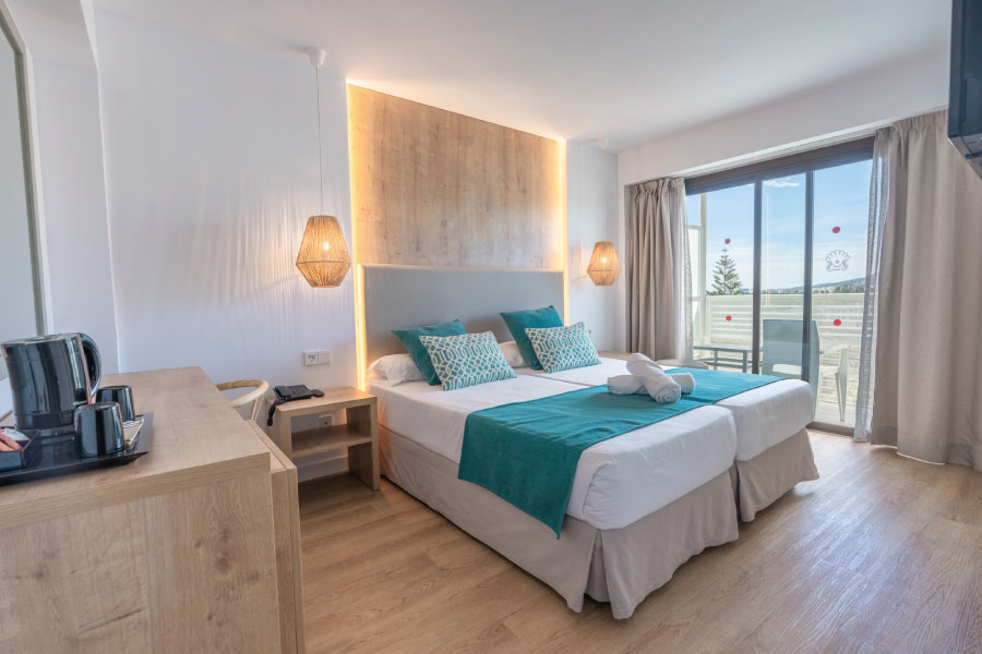 chambre double, vue latérale sur la mer hotel bahia de alcudia