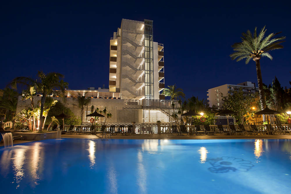 vacances dans la piscine de l'hôtel bahia de alcudia