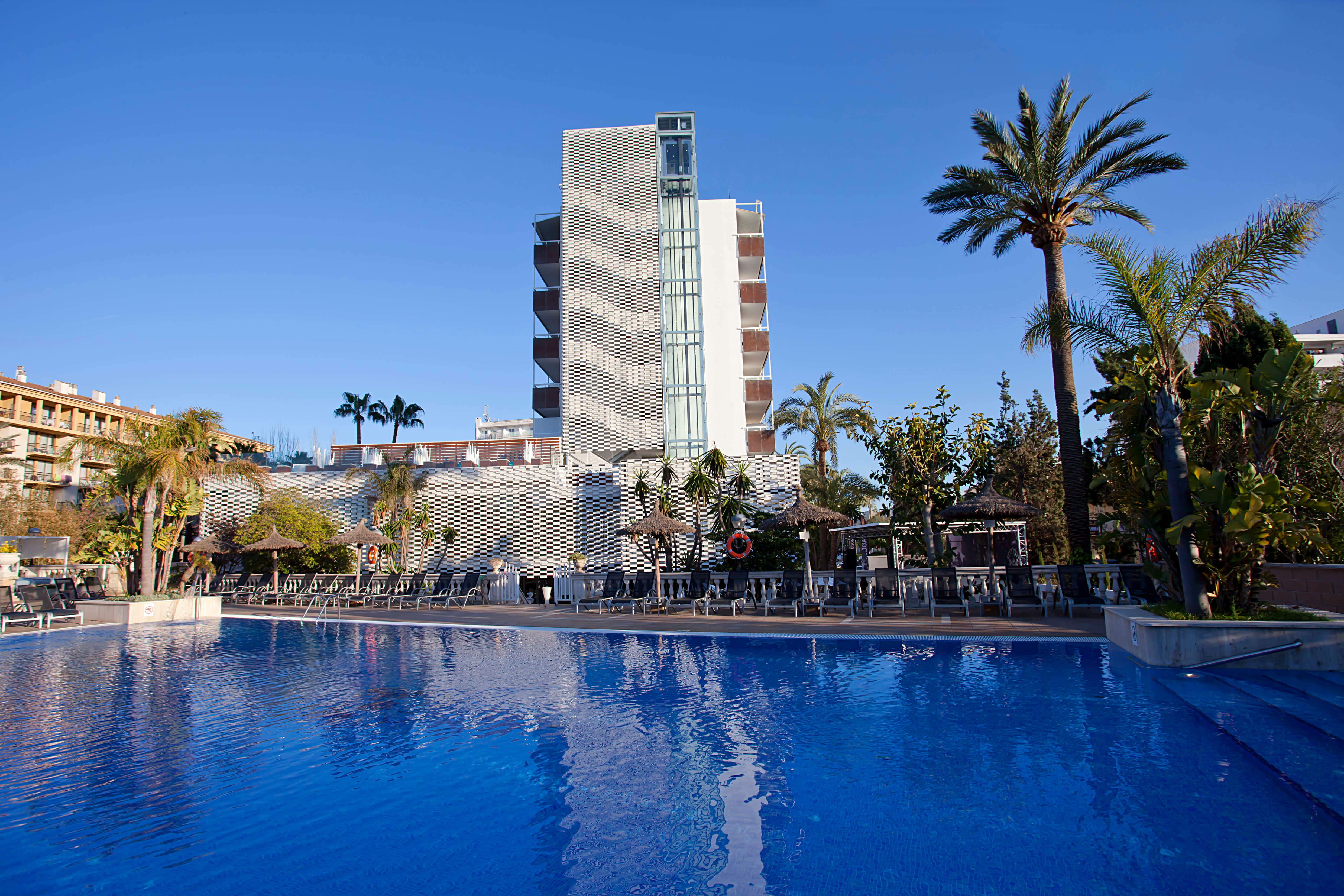 vacances dans la piscine de l'hôtel bahia de alcudia